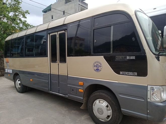 Xe Bằng Phấn Bên hông xe Ghế ngồi 29 chỗ
