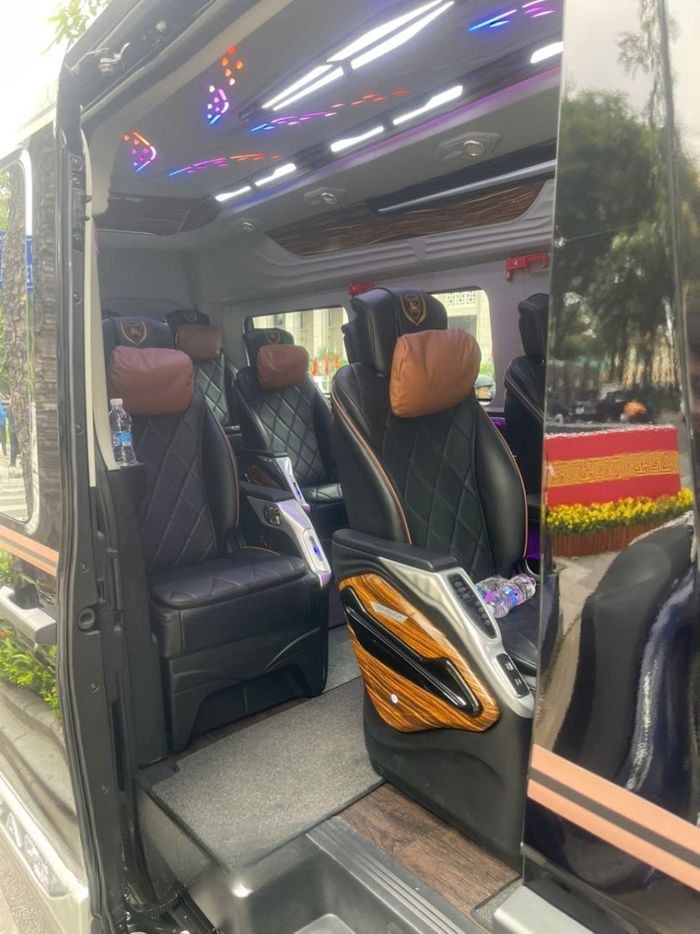 Xe Thành An Travel (Quảng Ninh) Bên hông xe Ghế ngồi Limousine 9 chỗ