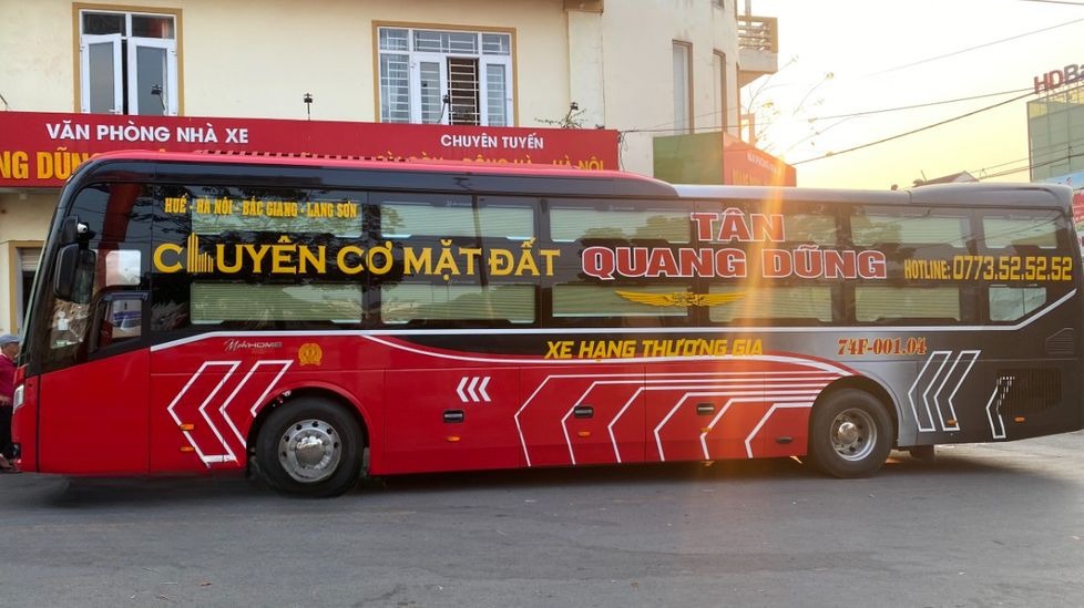Xe Tân Quang Dũng Express Bên hông xe 