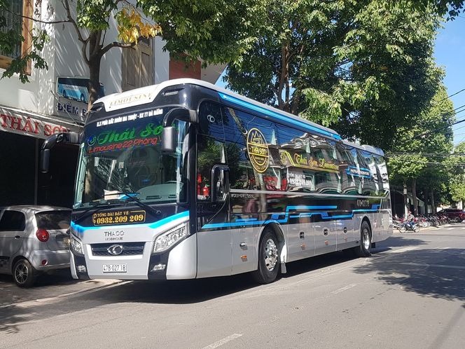Xe Thái Sơn Mặt trước xe Bên hông xe Limousine 24 Phòng