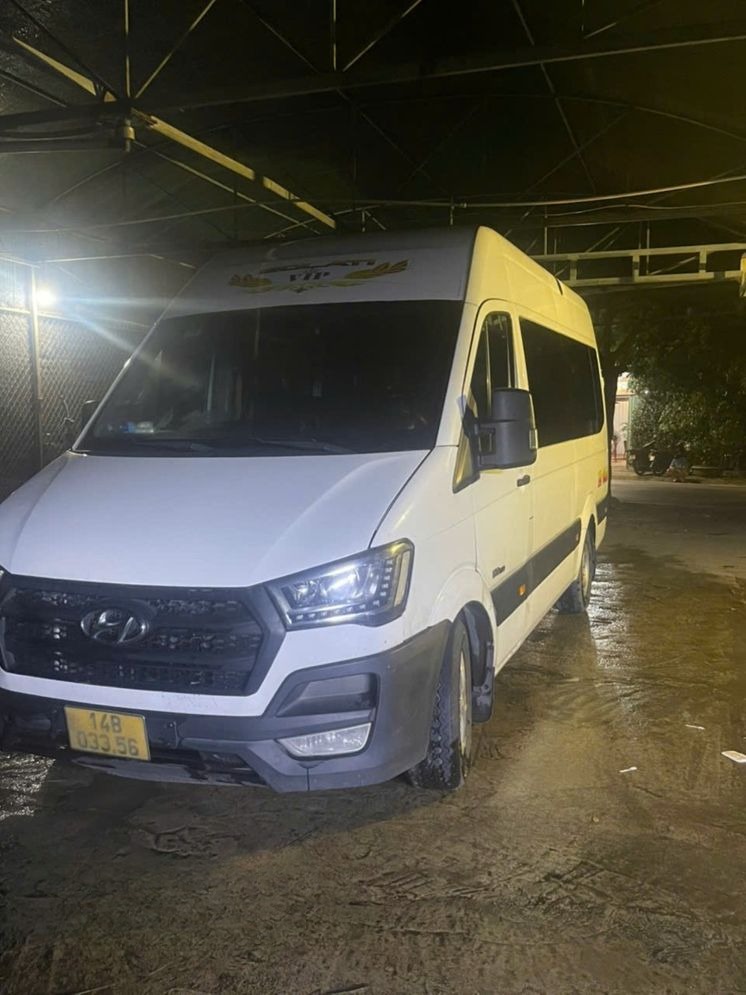 Xe HTX Thanh Sơn Mặt trước xe Ghế ngồi 16 chỗ