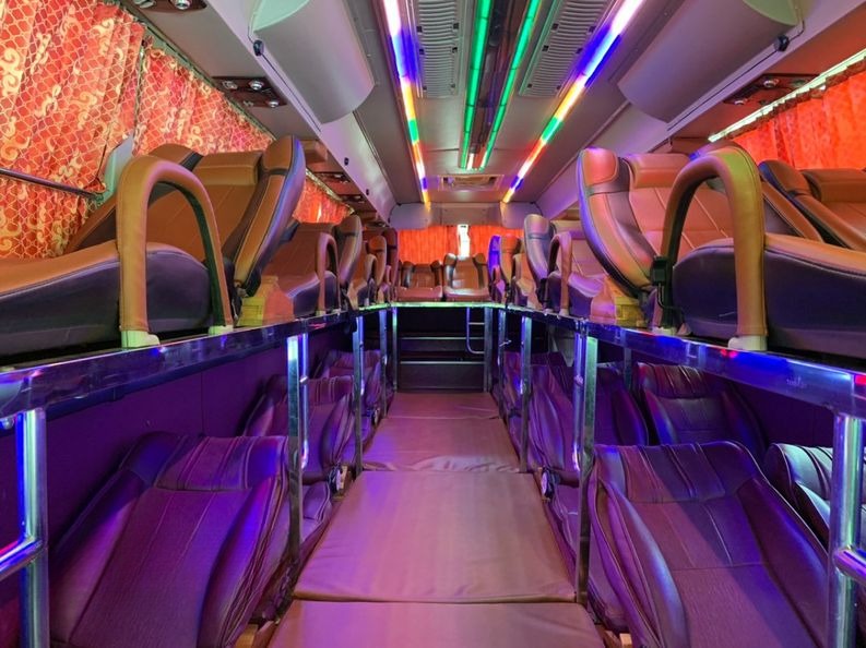 Xe Khánh Thịnh Limousine Nội thất Giường Nằm 29 Chỗ Limosine