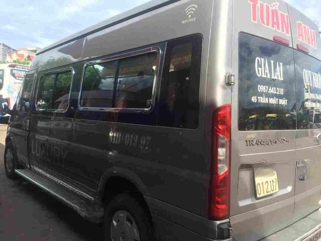 Xe Tuấn Anh (Gia Lai) Bên hông xe Mặt sau xe Ghế ngồi 16 chỗ