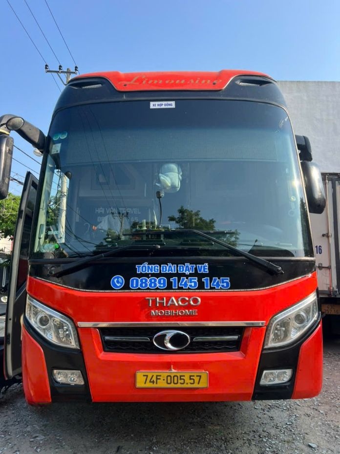 Xe Hải Vân Travel (Đà Nẵng) Mặt trước xe Limousine giường nằm 22 phòng