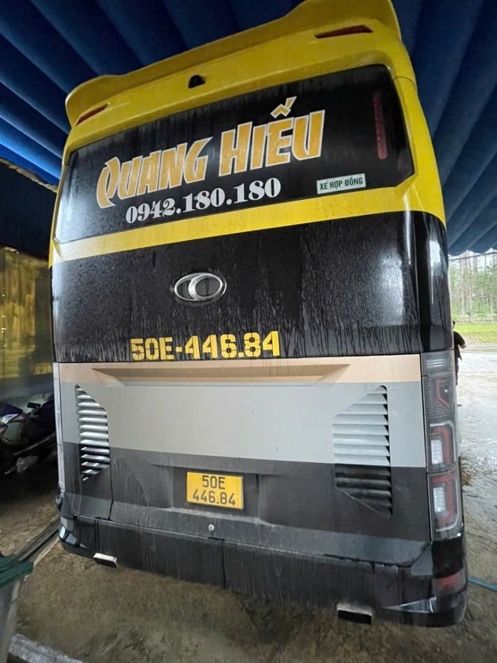 Xe Quang Hiếu Mặt sau xe Limousine 34 phòng