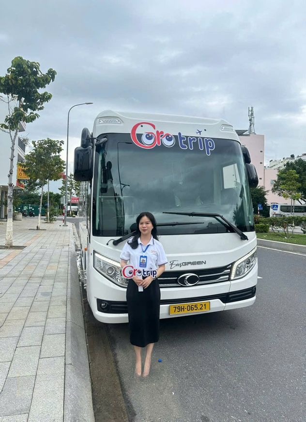Xe GoroTrip Limousine VIP Mặt trước xe Limousine 19 Chỗ 