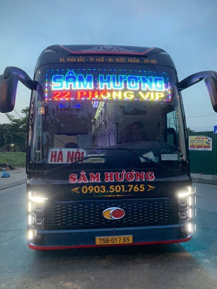 Xe Sâm Hương Mặt trước xe Limousine 22 phòng (WC)