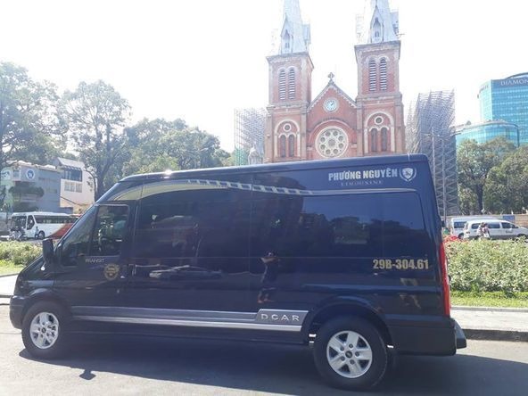 Limousine 9 chỗ VIP Phương Nguyên Limousine