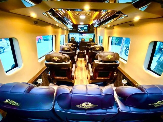 Xe Hoàng Yến Logistics Ghế ngồi Tiện ích Nội thất Limousine 9 chỗ