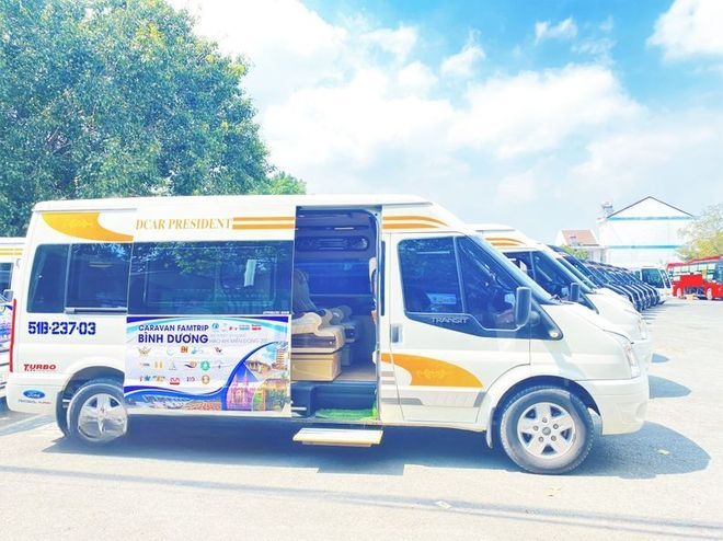 Xe Saco Travel Bên hông xe Ghế ngồi 