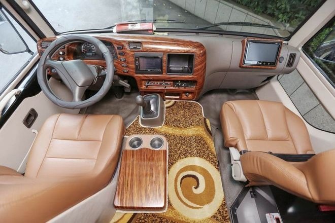 Xe Cát Bà Daily Limousine Tiện ích Limousine 18 chỗ
