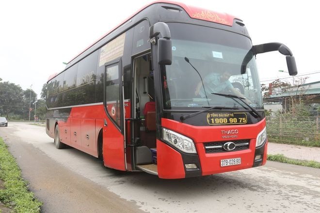 Xe Cúc Mừng Mặt trước xe Bên hông xe Limousine giường phòng 34 chỗ
