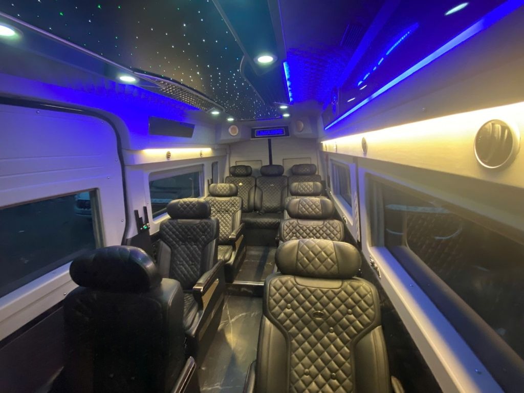 Xe First Class Puluong Ghế ngồi Nội thất Limousine 11 chỗ