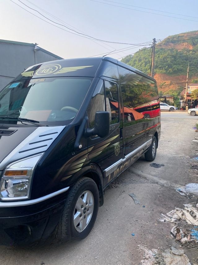 Xe Quang Nghị Bên hông xe Limousine 9 chỗ