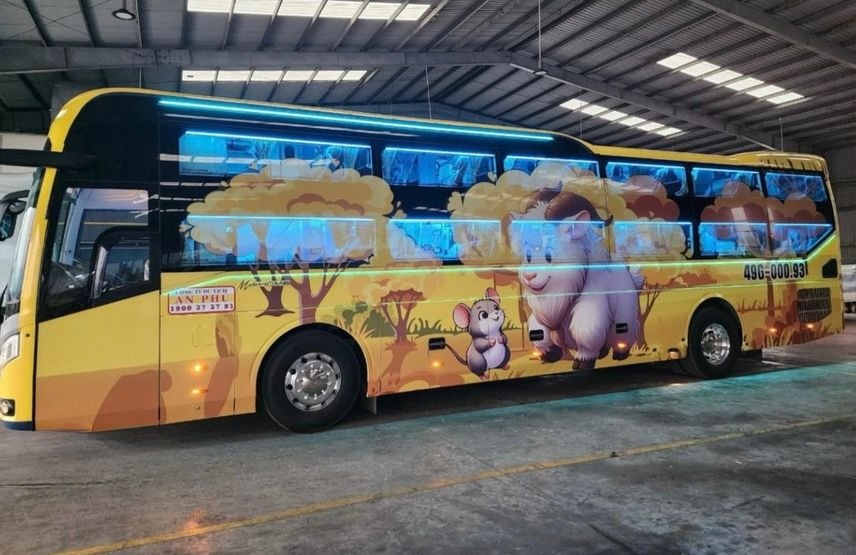 Xe An Phú Travel (Đà Lạt) Bên hông xe Mặt trước xe Limousine 34 Phòng VIP