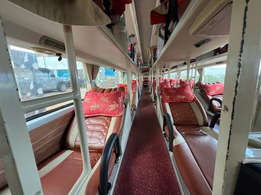 Xe Lux Express Tài Phát Giường nằm Tiện ích Nội thất Limousine 34 Phòng