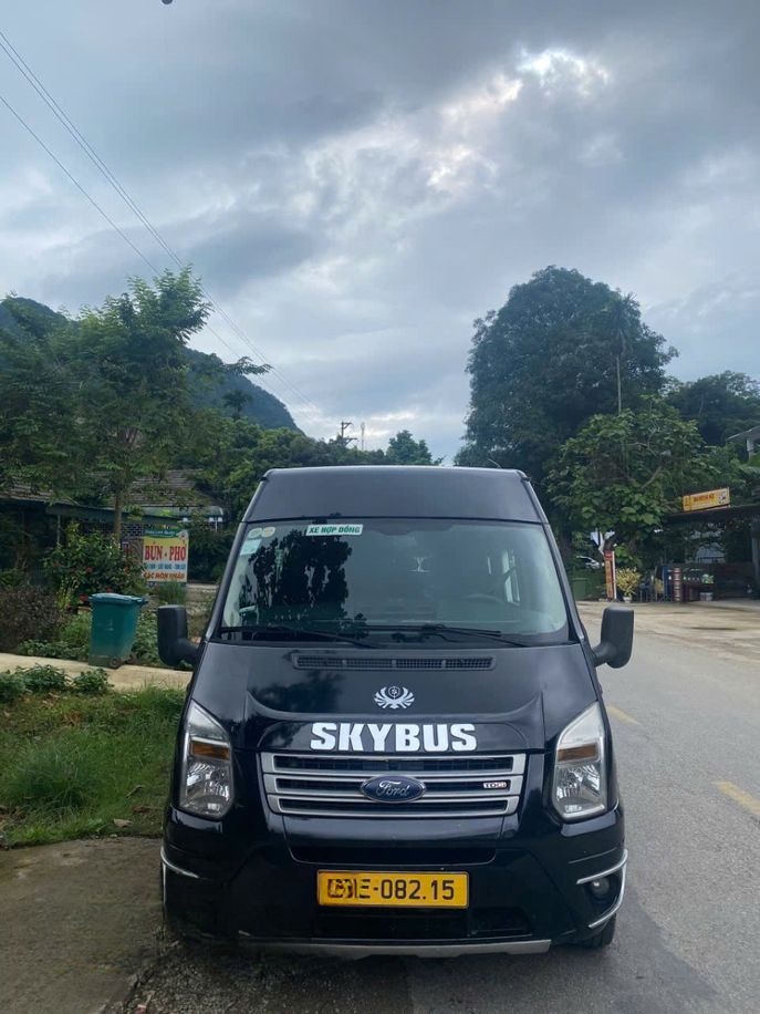 Xe Phương Hạ Limousine Mặt trước xe Limousine 9 chỗ