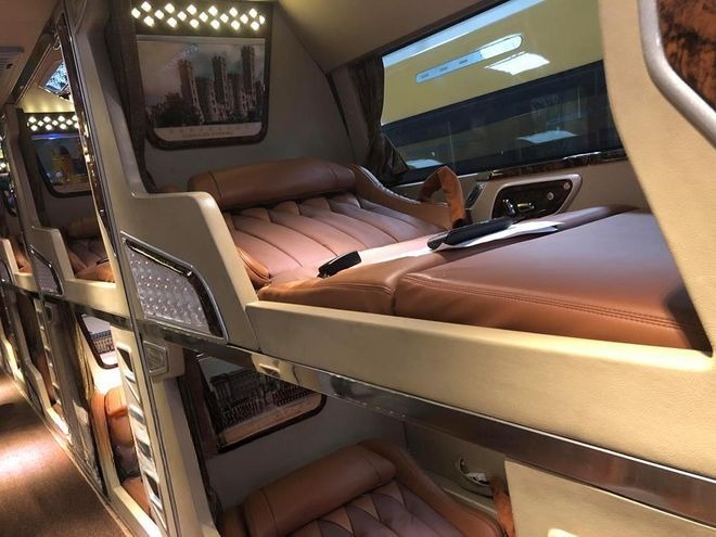 Xe Phú Quý Giường nằm Nội thất Limousine giường phòng 22 phòng (WC)