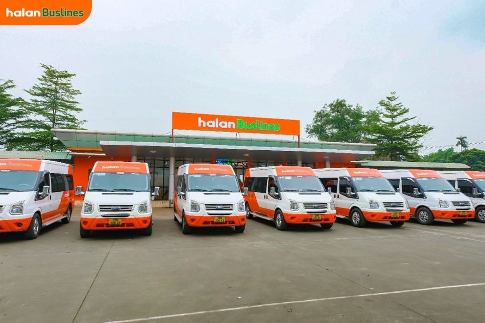 Xe Halan Buslines Mặt trước xe Limousine 9 chỗ