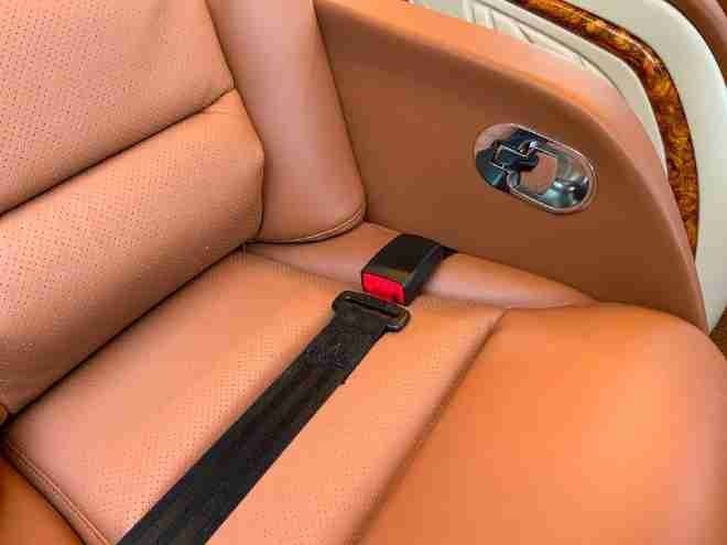 Xe Thảo Hồng Tiện ích Nội thất Limousine 9 chỗ