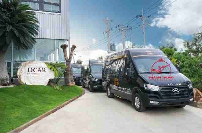 Xe Lovabus Mặt trước xe Limousine 9 chỗ (phụ)