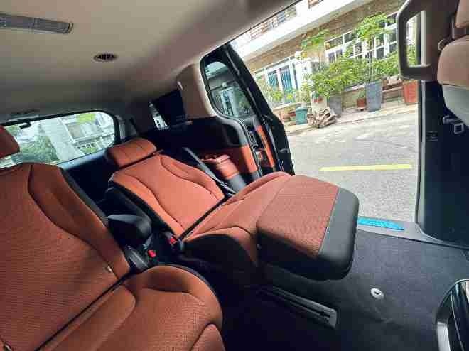 Xe Hoàng Vũ Limousine Tiện ích Nội thất Kia Carnival 6 chỗ vip