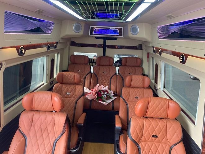 Xe Ninh Bình Excursion Transport Ghế ngồi Tiện ích Nội thất Limousine 11 chỗ VIP
