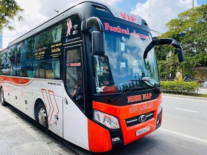 Xe Minh Mập Bên hông xe Limousine giường nằm 32 chỗ (WC)