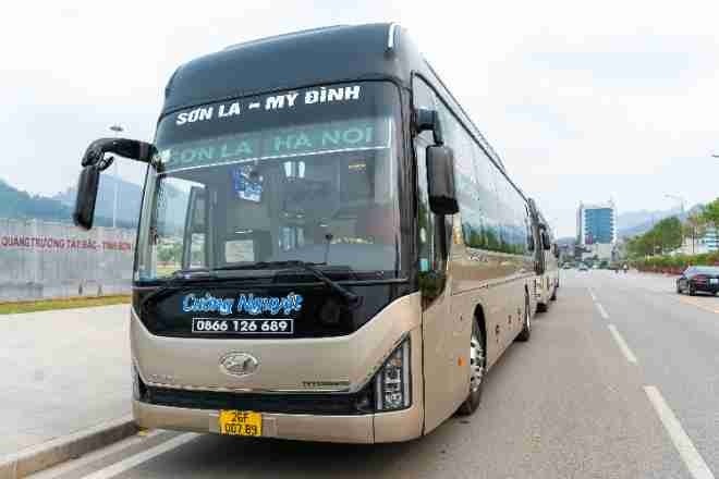 Xe Cường Nguyệt Mặt trước xe Limousine giường phòng 34 chỗ