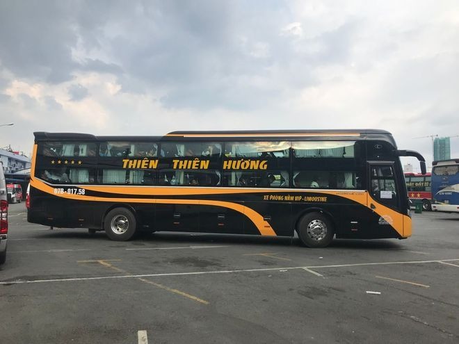 Xe Thiên Thiên Hương Giường nằm Bên hông xe Limousine giường nằm 34 chỗ