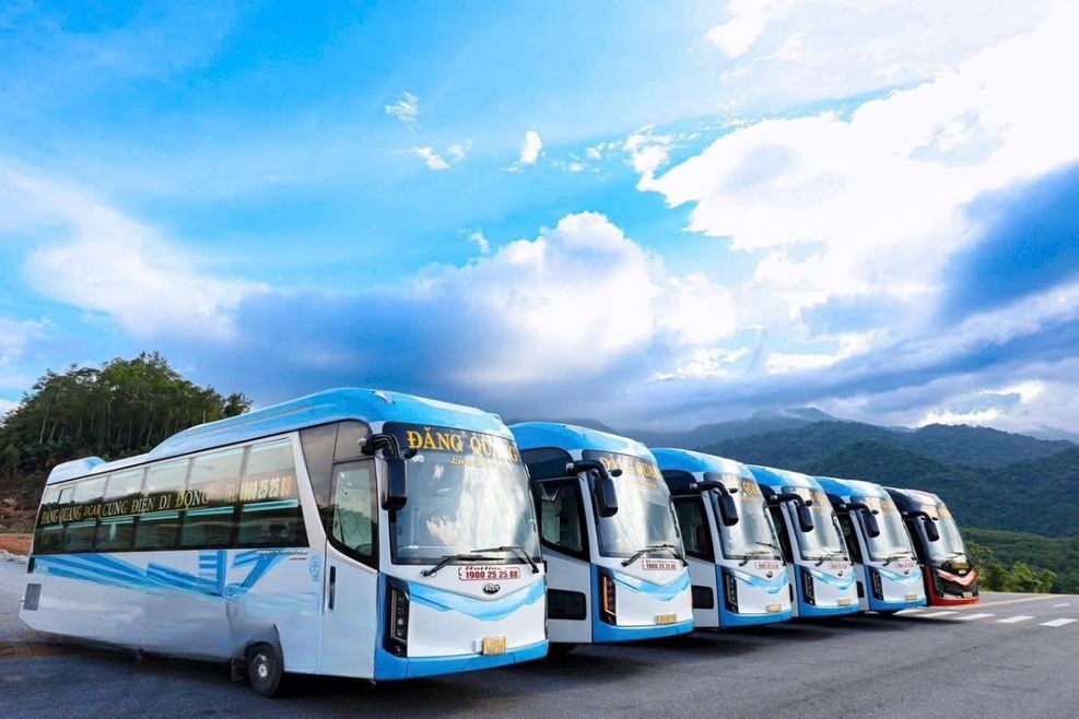 Xe Đăng Quang (Hà Giang) Bên hông xe Limousine 24 chỗ