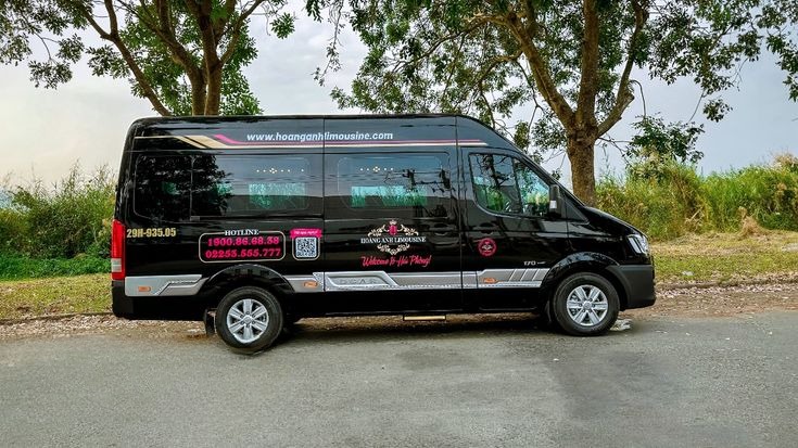 Xe Hoàng Anh Limousine (Hải Phòng) Bên hông xe Limousine 11 chỗ