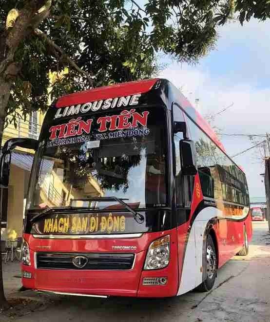 Xe Tiến Tiến Mặt trước xe Limousine giường phòng 32 chỗ