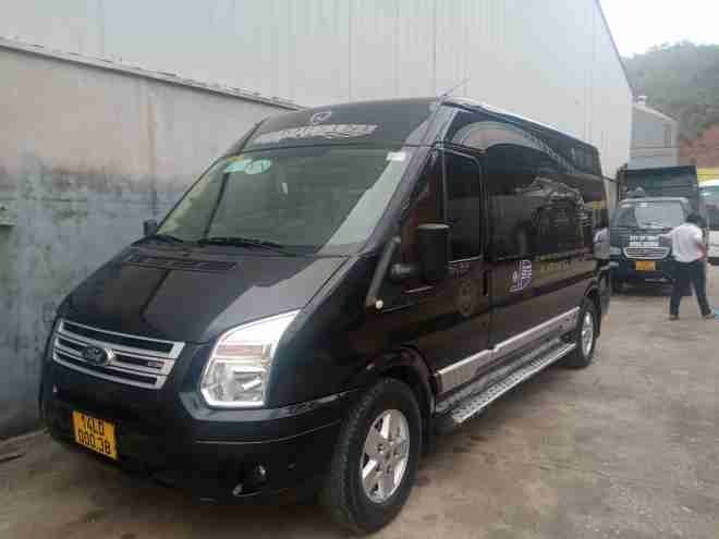 Xe Lovabus Mặt trước xe Limousine 9 chỗ
