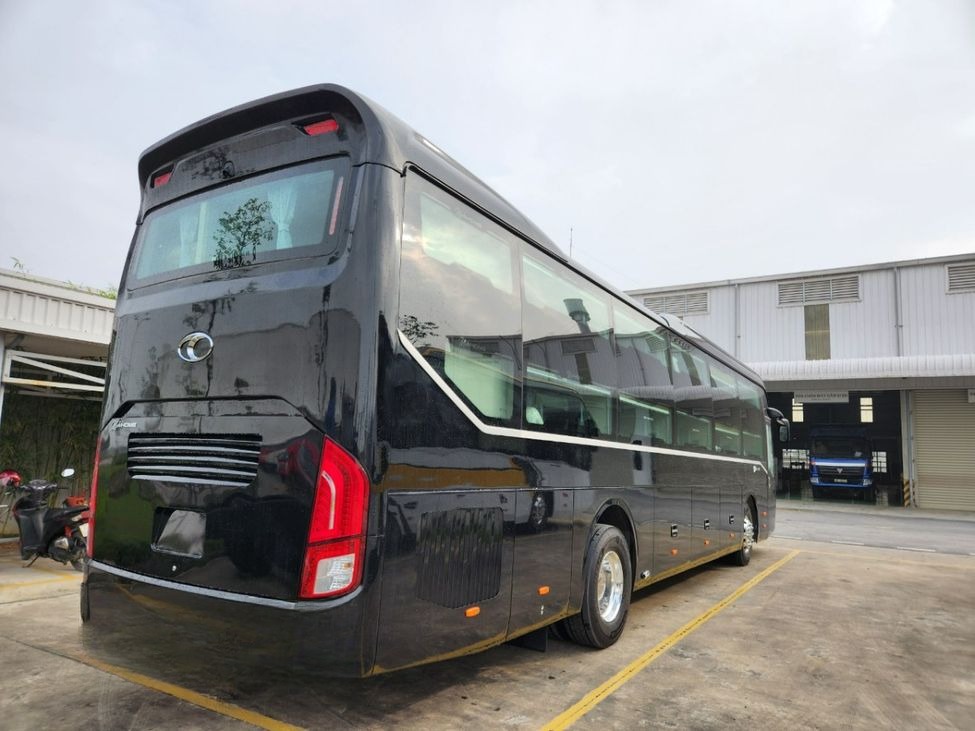 Xe Hùng Cúc Bên hông xe Limousine 22 phòng