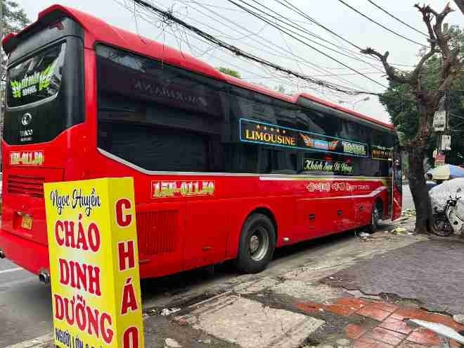 Xe Kết Đoàn Travel Bên hông xe Limousine giường nằm 34 chỗ