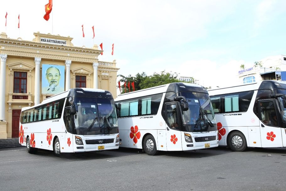 Xe Hải Phòng Travel Bên hông xe Mặt sau xe Limousine 28 chỗ