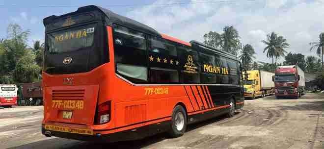 Xe Ngàn Hà (Bình Định) Mặt sau xe Bên hông xe Limousine 34 chỗ