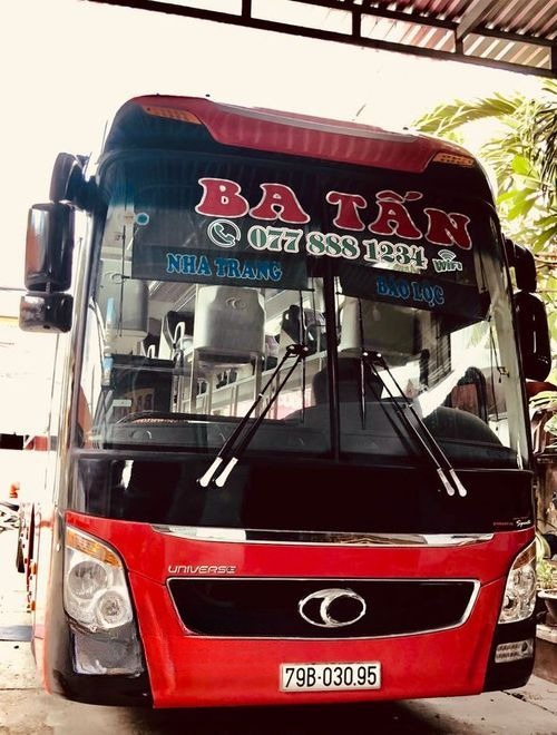 Xe Ba Tấn Mặt trước xe Giường nằm 46 chỗ