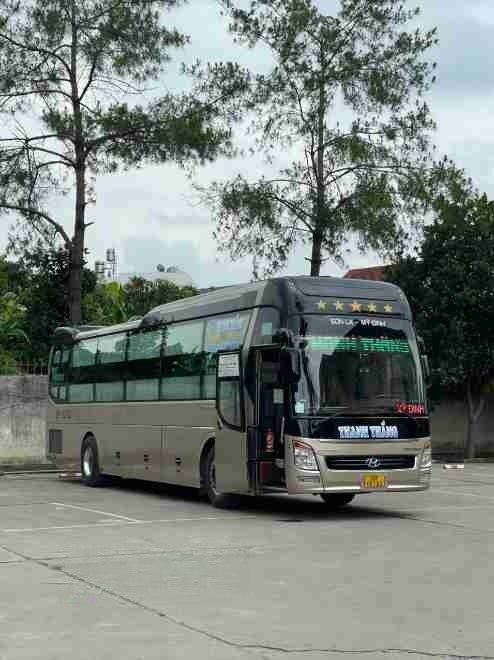 Xe Thanh Thắng (Sơn La) Bên hông xe Mặt trước xe Limousine giường nằm 34 chỗ