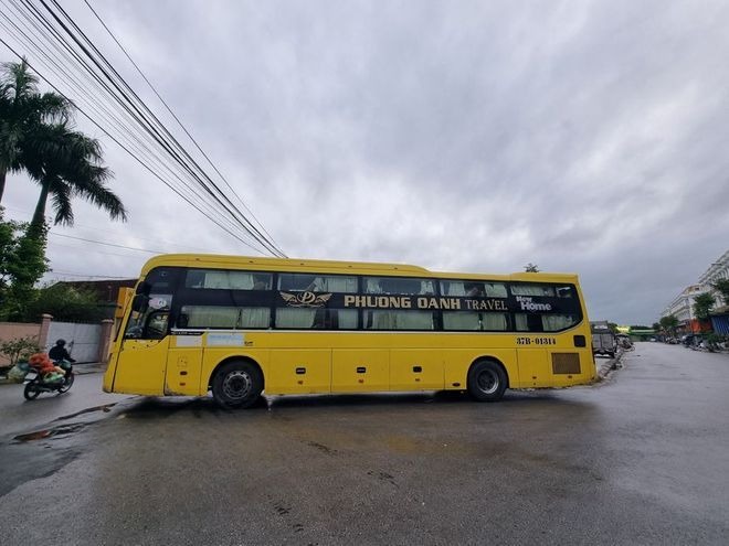 Xe Phương Oanh Bên hông xe Limousine giường nằm 34 phòng