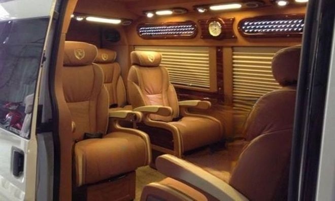 Limousine 9 chỗ VIP Sao Vàng Xứ Nghệ
