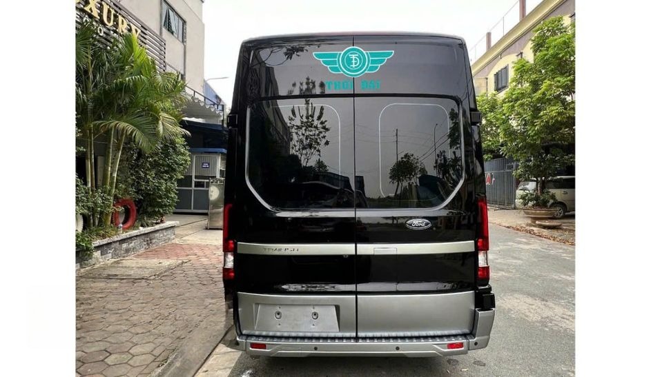 Xe Thời Đại 4.0 Limousine Mặt sau xe 