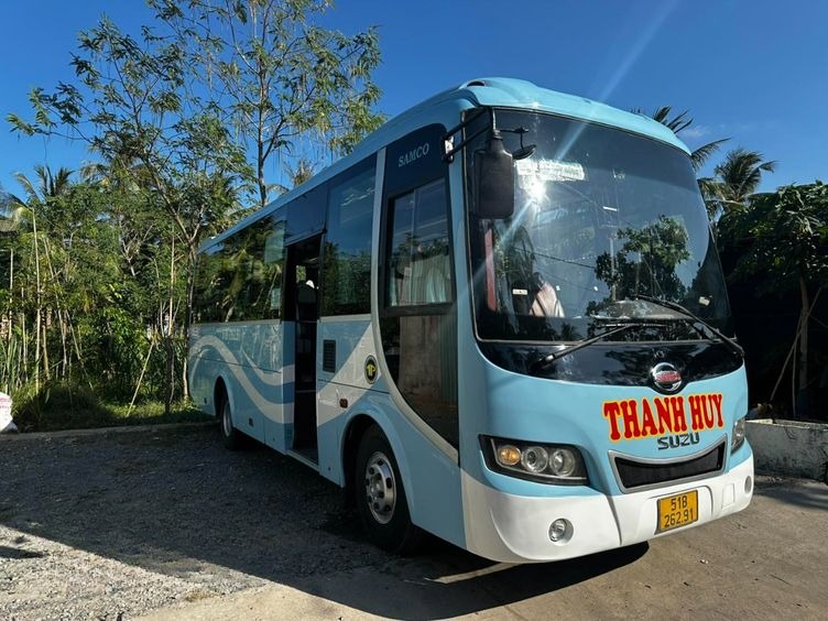 Xe Thanh Huy (Bến Tre) Mặt trước xe Bên hông xe Ghế ngồi 29 chỗ