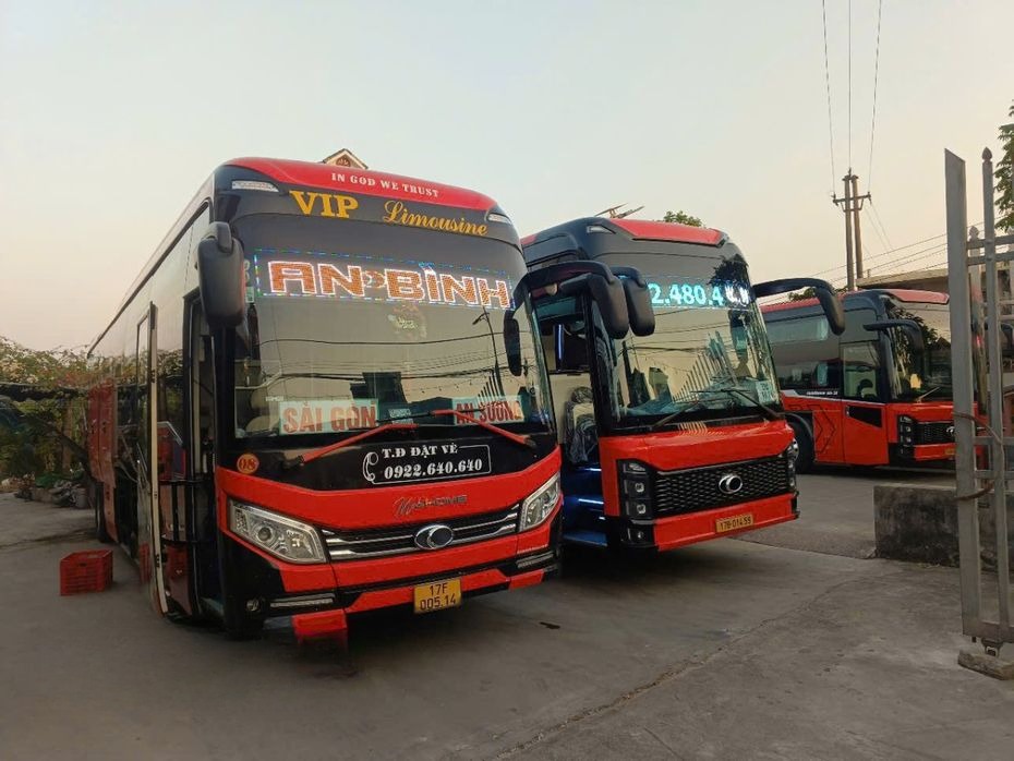 Xe Lovabus Mặt trước xe Limousine Giường Phòng 32 Chỗ