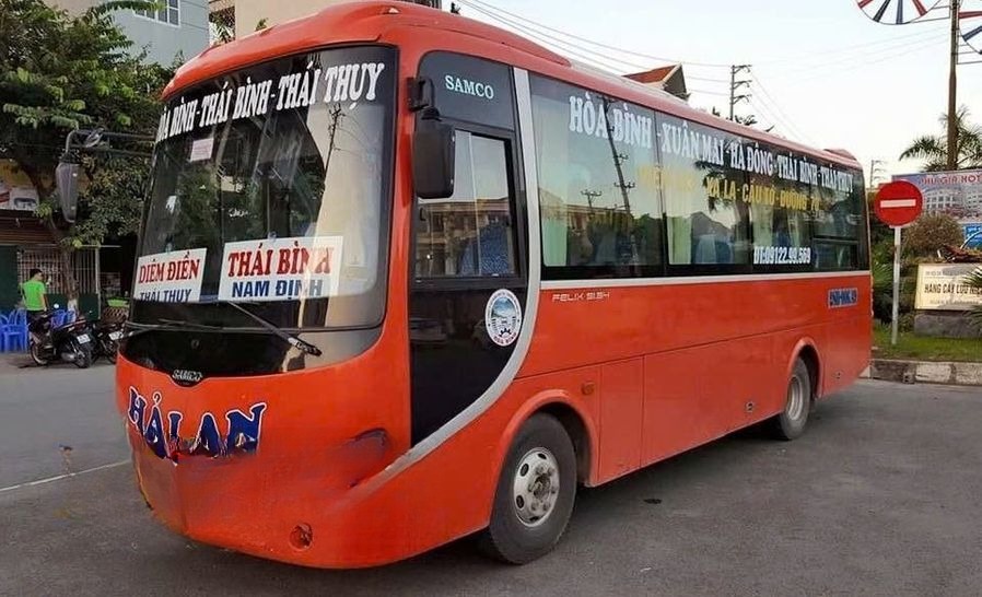 Xe Hải An Hòa Bình Bên hông xe Ghế ngồi 29 chỗ