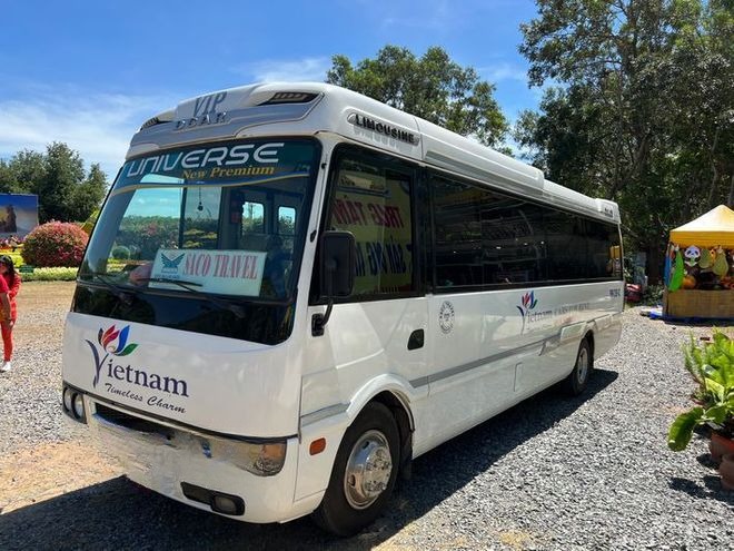 Xe Saco Travel Mặt trước xe Bên hông xe Limousine ghế ngồi 19 chỗ
