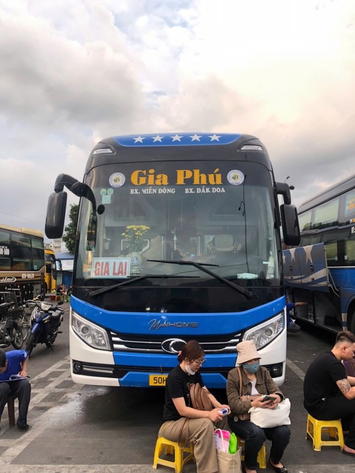 Xe Gia Phú - Gia Lai Mặt trước xe Bên hông xe Limousine 24 phòng đơn