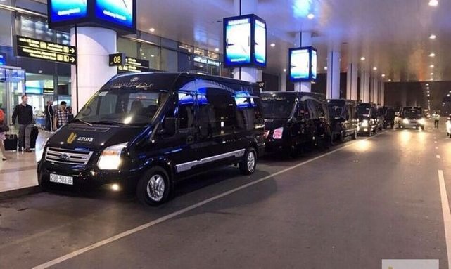 Xe Azura Sapa Limousine Bên hông xe Limousine 9 chỗ VIP