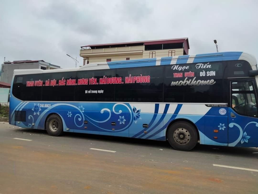 Xe Ngọc Tiến Bên hông xe Ghế ngồi 44 chỗ